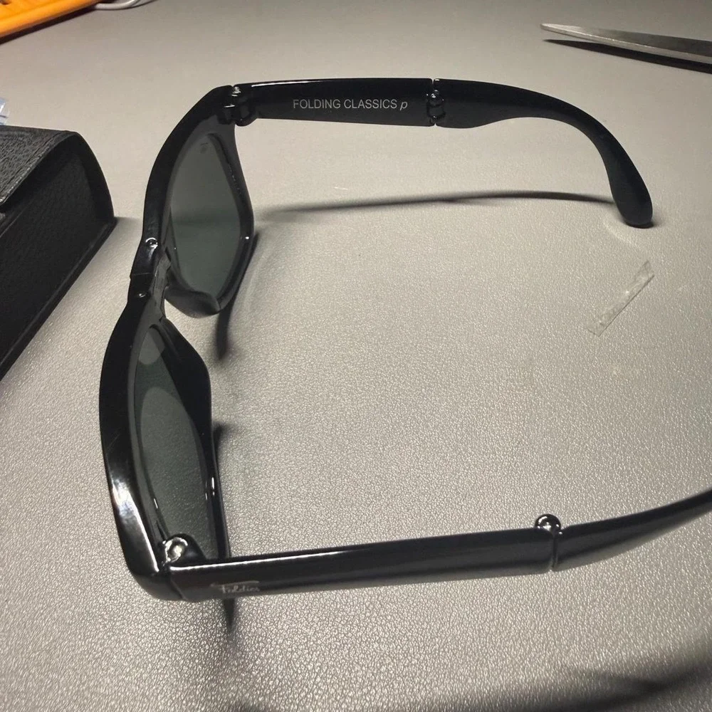 Foldies Folding Classics Polarized Sunglasses Black UV400 Wayfarer with Case